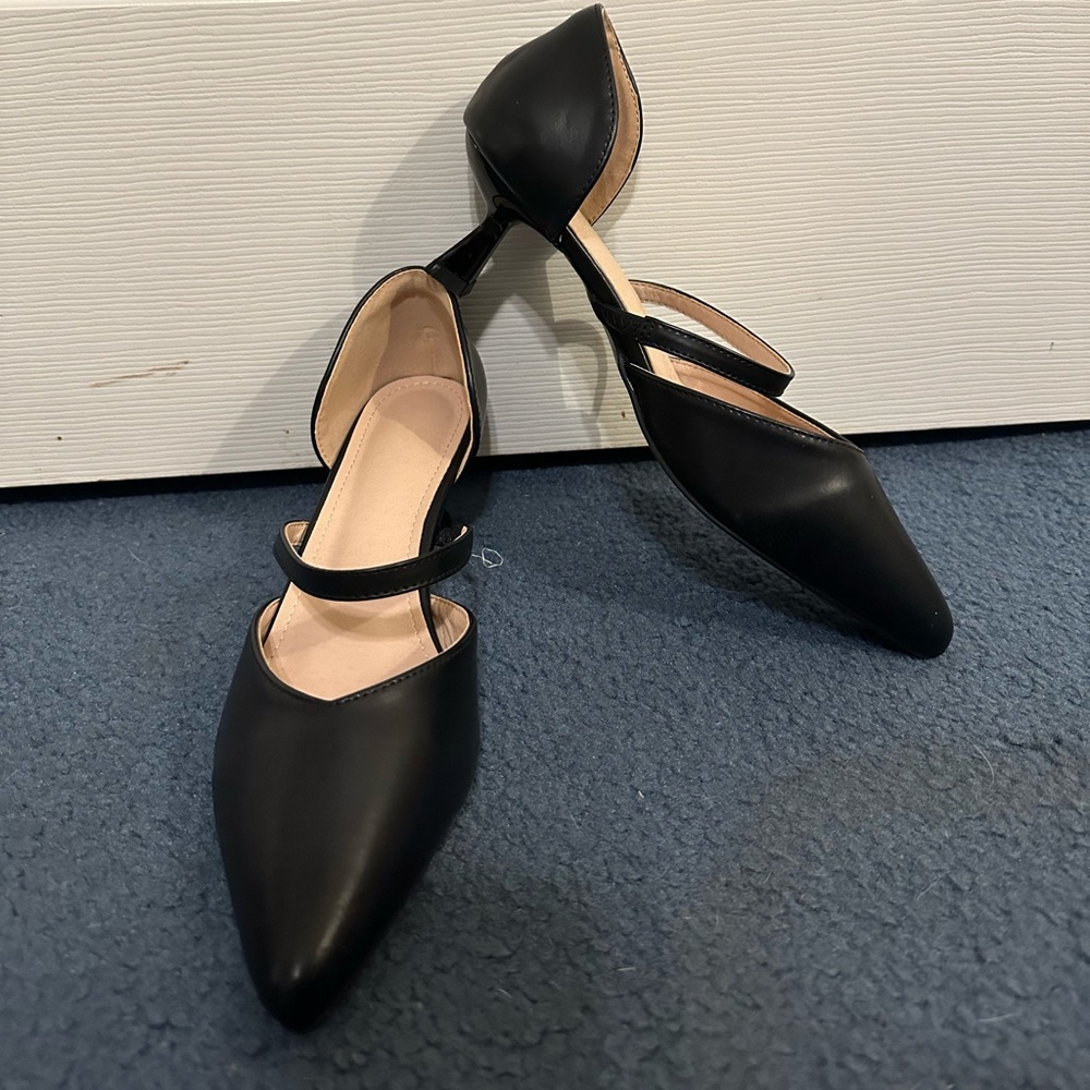 NEW KITTEN HEELS